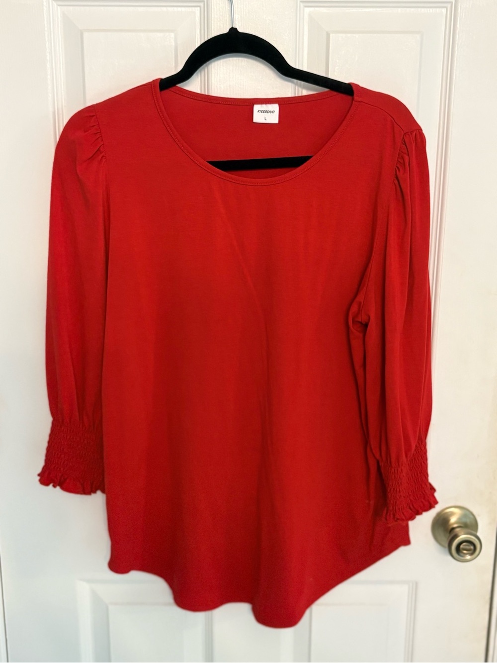 XIEERDU Red Blouse Size L Smocked Ruffle Cuff 3/4 Sleeve Top

Description:
Prett